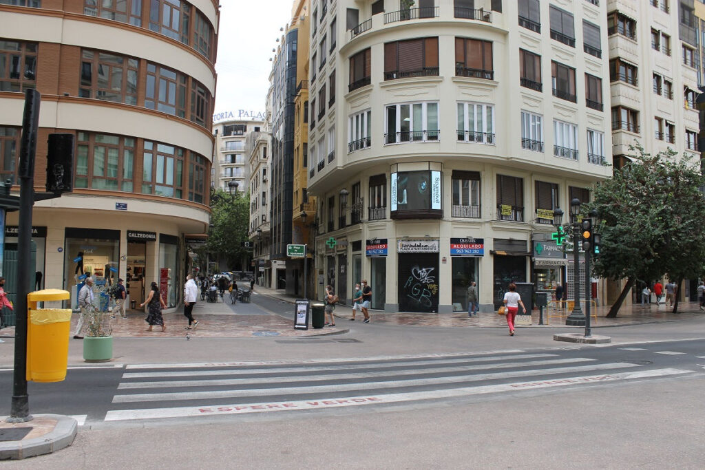 pantalla digital en la plaza del ayuntamiento de Valencia