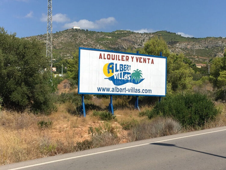 Instalación y venta de vallas publicitarias - AdOOH Comunicación